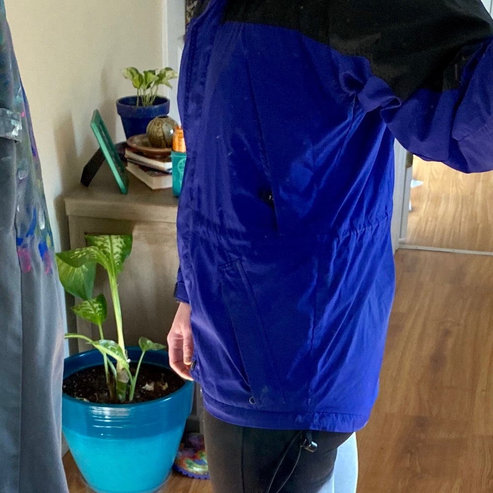 The North Face Rain Jacket - Throwback - image 8